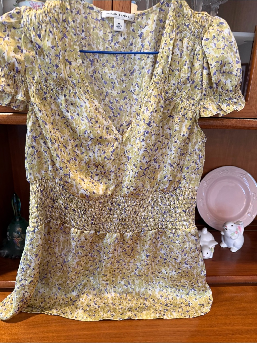 Banana Republic Yellow Floral Smocked Waist V-Neck Top Womens size medium